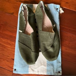 NWOT Toms Green Alpargata Shoes- size 8